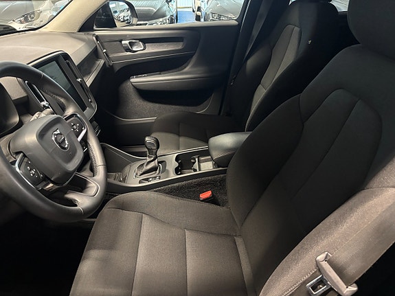 Volvo XC40 8 of 23