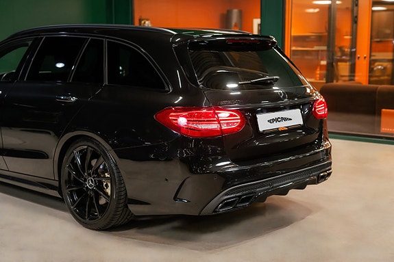 Mercedes-Benz C450 4 of 5