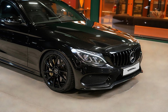 Mercedes-Benz C450 2 of 5