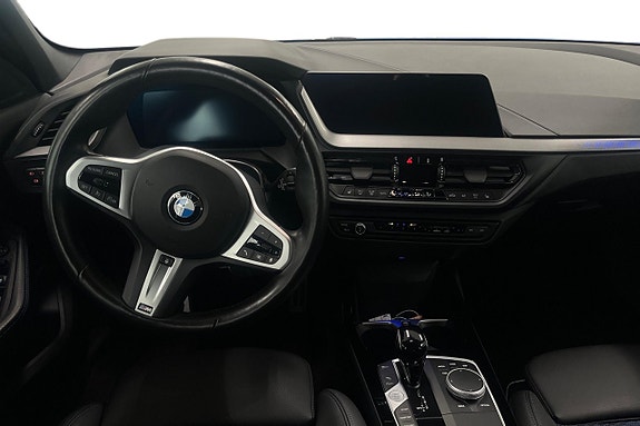 BMW 118i 8 of 17