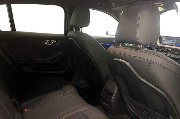 BMW 118i 7 of 17