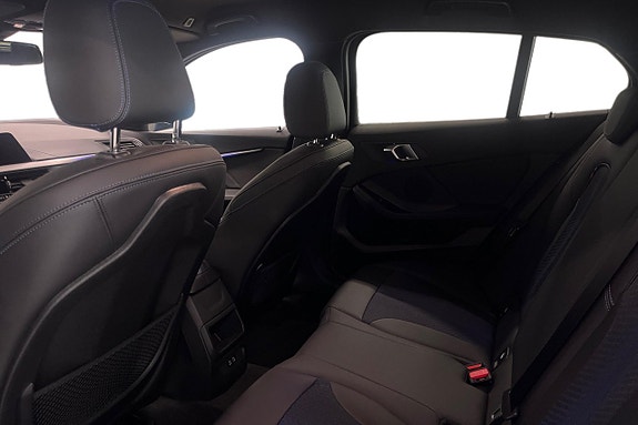 BMW 118i 11 of 17