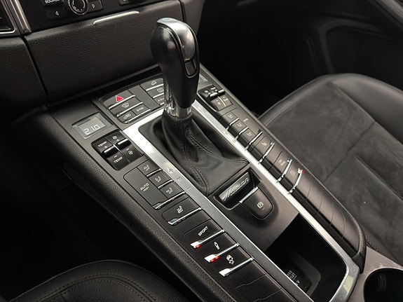 Porsche Macan S 16 of 27