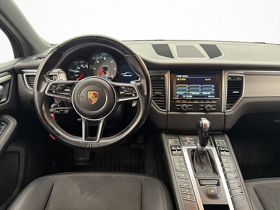 Porsche Macan S 10 of 27