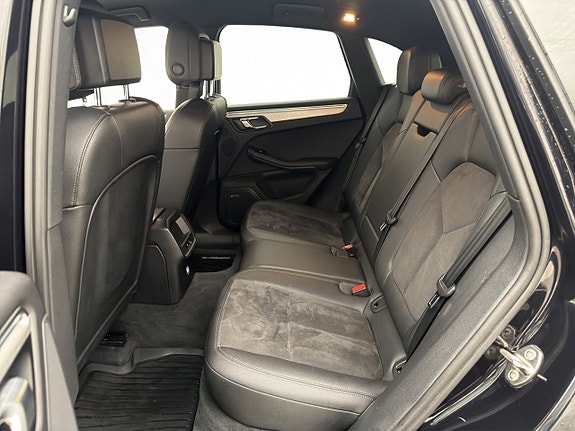 Porsche Macan S 19 of 27