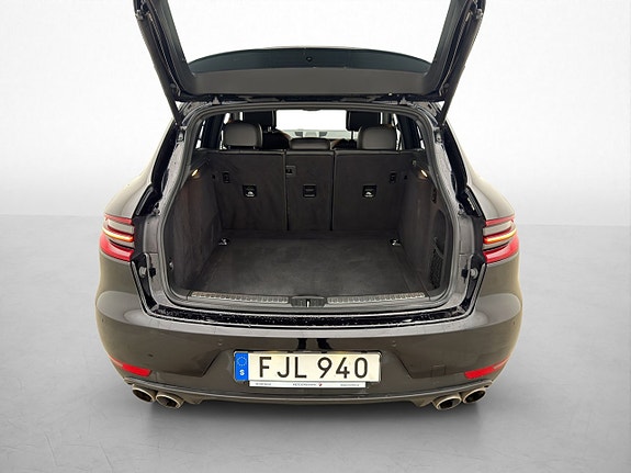 Porsche Macan S 8 of 27