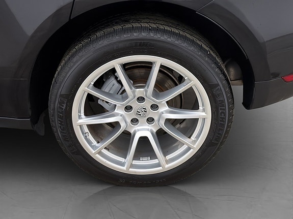 Porsche Macan S 25 of 27