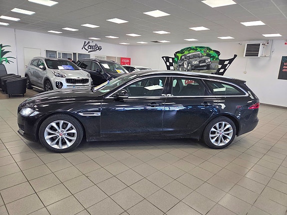 Jaguar XF 4 of 5