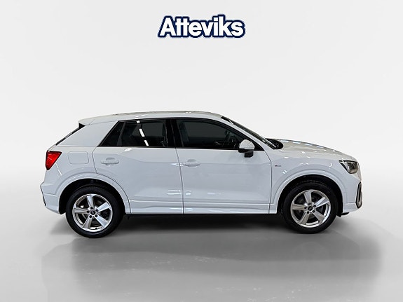 Audi Q2 2 of 5