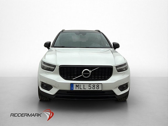 Volvo XC40 2 of 5