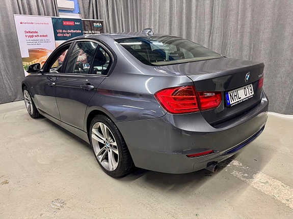 BMW 318d 3 of 5