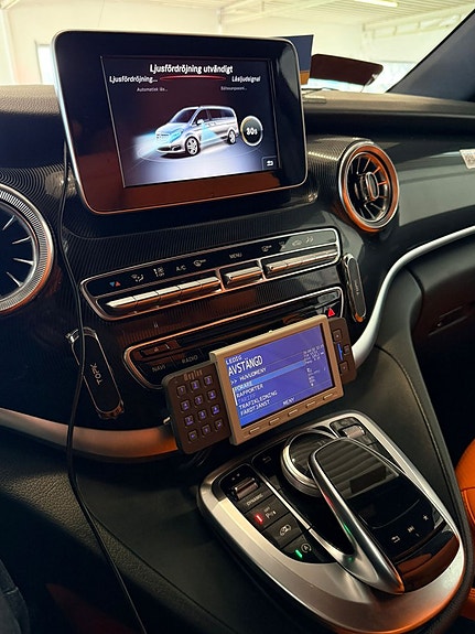 Mercedes-Benz V220 17 of 21