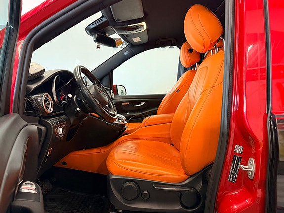 Mercedes-Benz V220 4 of 5