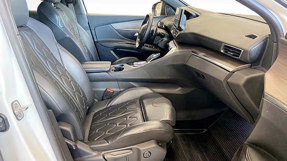 Peugeot 3008 3 of 5