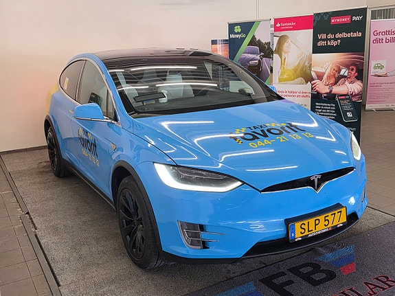 Tesla Model X 3 of 5