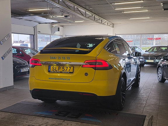 Tesla Model X 14 of 15