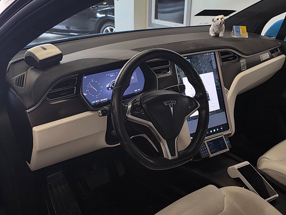 Tesla Model X 8 of 15