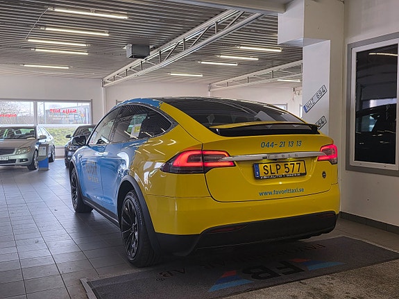 Tesla Model X 15 of 15