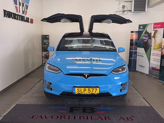 Tesla Model X 13 of 15