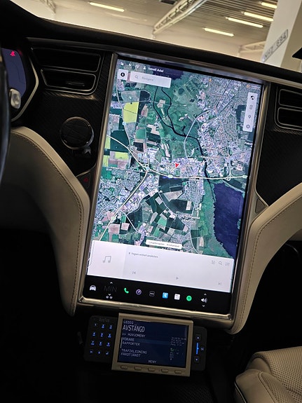 Tesla Model X 9 of 15