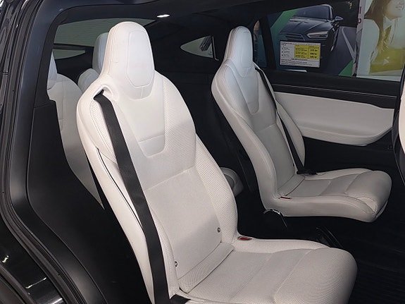 Tesla Model X 7 of 15