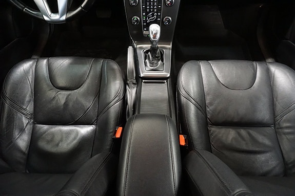 Volvo V40 11 of 27