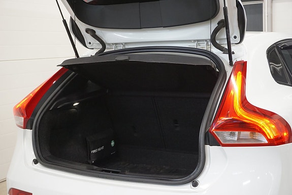 Volvo V40 8 of 27