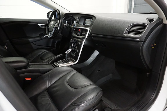 Volvo V40 13 of 27