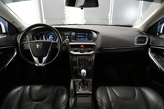 Volvo V40 2 of 5