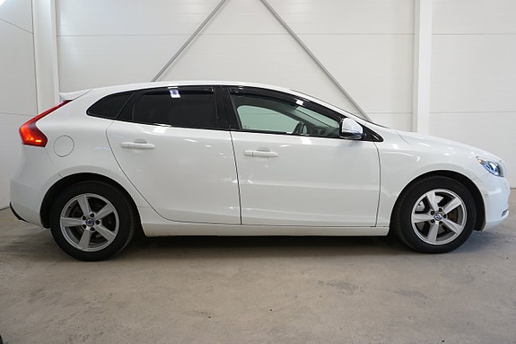 Volvo V40 4 of 5