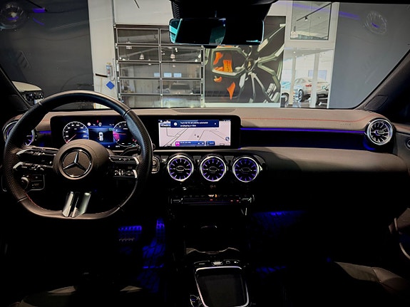 Mercedes-Benz CLA200 4 of 5