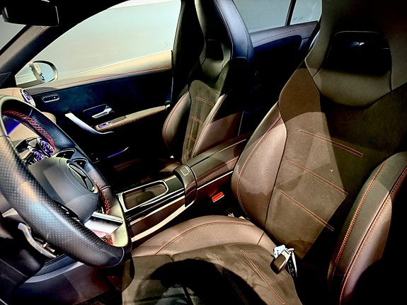Mercedes-Benz CLA200 5 of 5