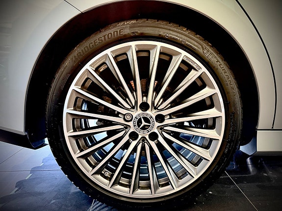 Mercedes-Benz CLA200 7 of 18