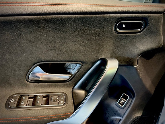 Mercedes-Benz CLA200 8 of 18