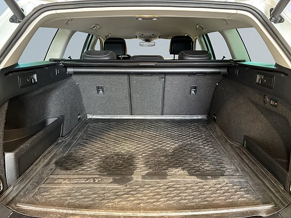 Volkswagen Passat 12 of 22