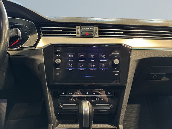 Volkswagen Passat 10 of 22