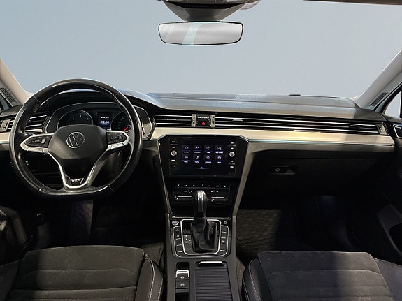Volkswagen Passat 8 of 22