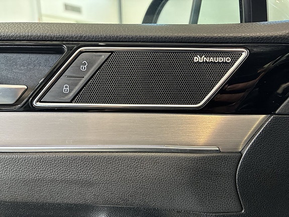 Volkswagen Passat 17 of 22