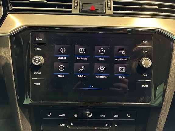 Volkswagen Passat 16 of 22