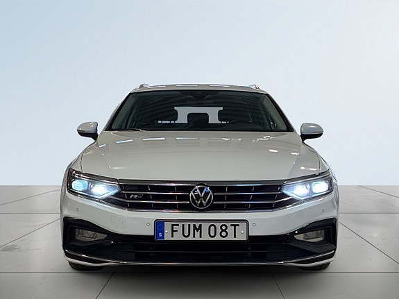 Volkswagen Passat 2 of 5