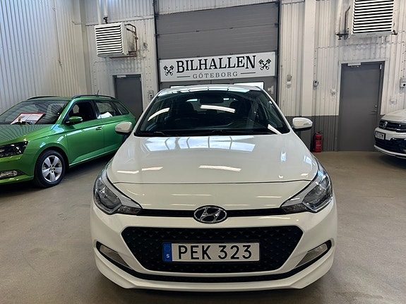 Hyundai i20 2 of 5