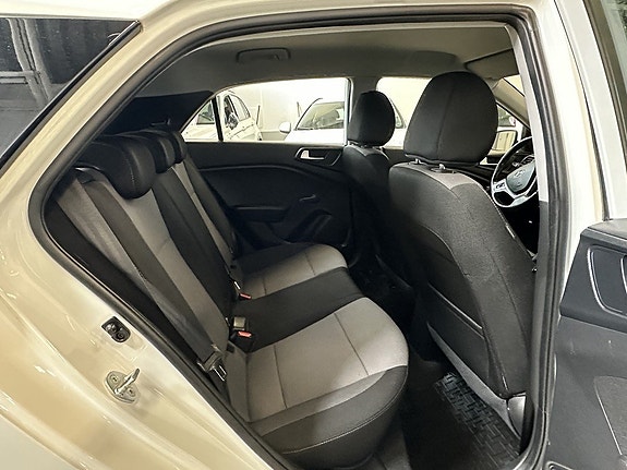 Hyundai i20 10 of 19