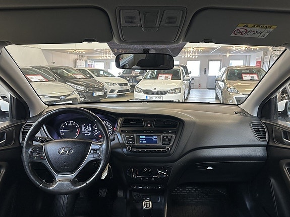 Hyundai i20 11 of 19