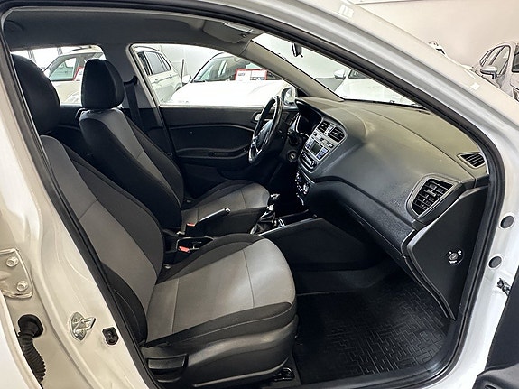 Hyundai i20 9 of 19