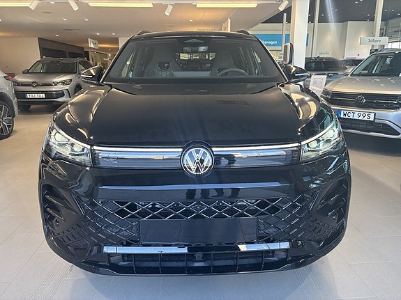 Volkswagen Tiguan 2 of 24