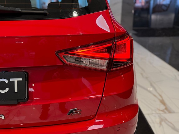 Seat Arona 24 of 26