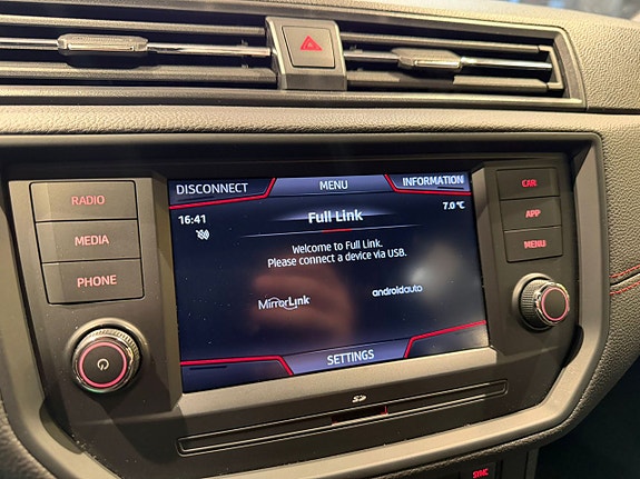 Seat Arona 15 of 26