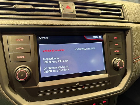 Seat Arona 16 of 26