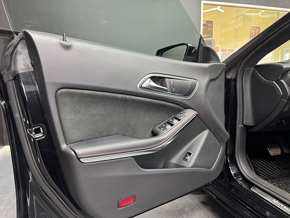 Mercedes-Benz CLA220 d 16 of 26