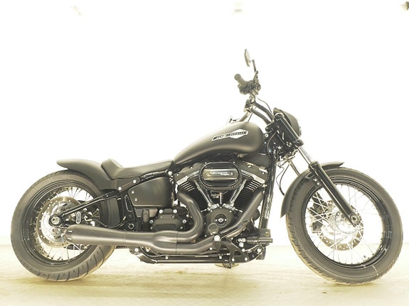 Harley-Davidson Street Bob Custom endast 9 mil! FXBB